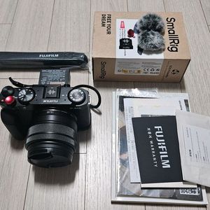 후지 X-M5 XC15-45mm 블랙 렌즈키트 팝니다.