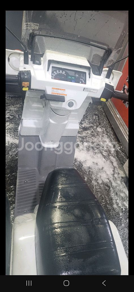 상태좋은 2010년식 혼다 자이로X 4T 흰색 팝니다--5