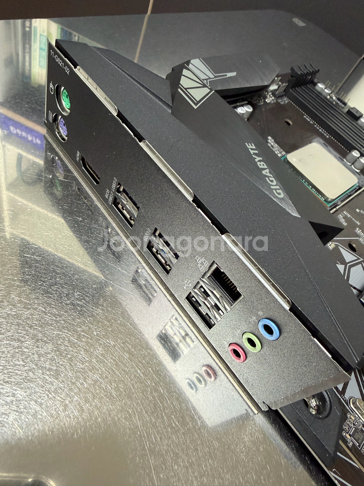 기가바이트 x570 gaming x 메인보드--1