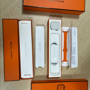 애플워치 에르메스10 실버 티타늄 46mm 팝니다.