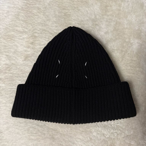 마르지엘라 스티치 비니 블랙