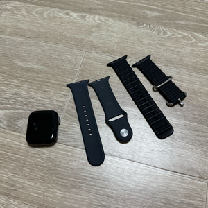 애플워치7 나이키 미드나이트 색상 45mm 판매합니다.