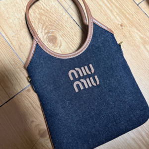 미우미우 데님 토트백) 잠실동 직거래시 에눌가능