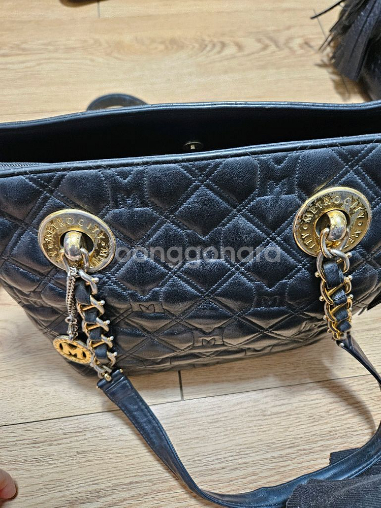 메트로시티 블랙 검정 가방 퀼팅 숄더백 팝니다--2