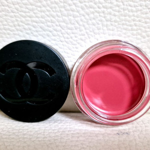 샤넬 레드 까멜리아 립앤치크밤 5호 라이블리 로즈우드