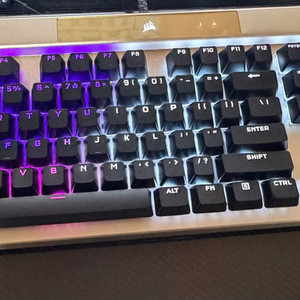 커세어 K100 OPX 광적축 미드나잇 골드 색상