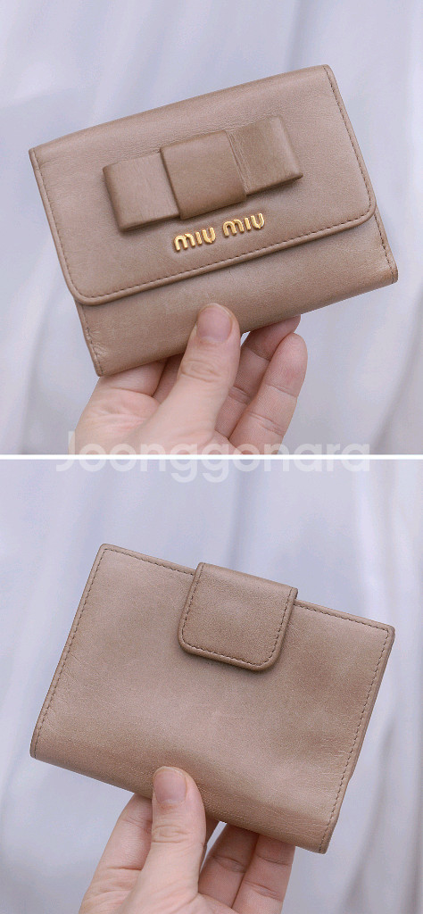 미우미우 비텔로샤인 레더리본 플랩반지갑 (베이지핑크)--3