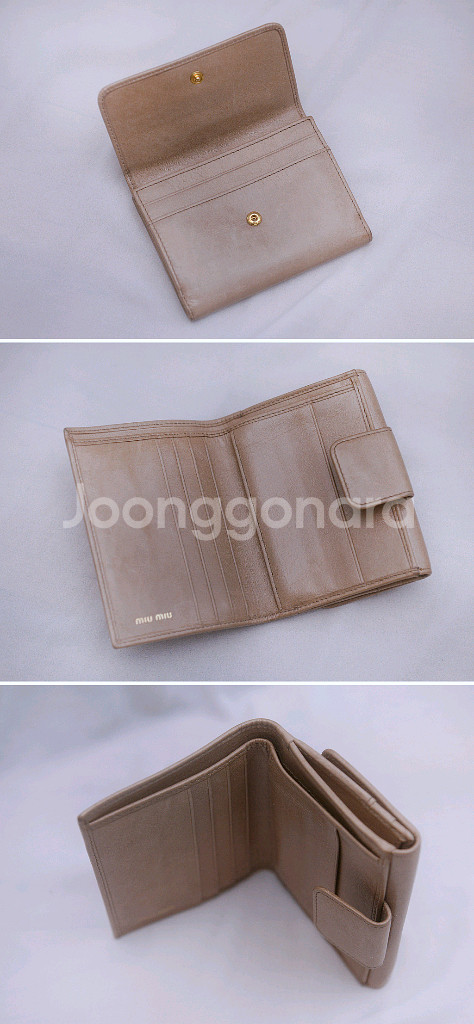 미우미우 비텔로샤인 레더리본 플랩반지갑 (베이지핑크)--5