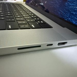 맥북프로 M4 16인치 실버 1tb/48gb/에케플o