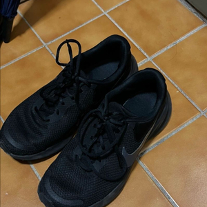 나이키 레볼루션 운동화 260 블랙