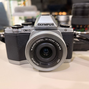 olympus OM-D E-M10
