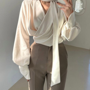 새상품 타이 블라우스