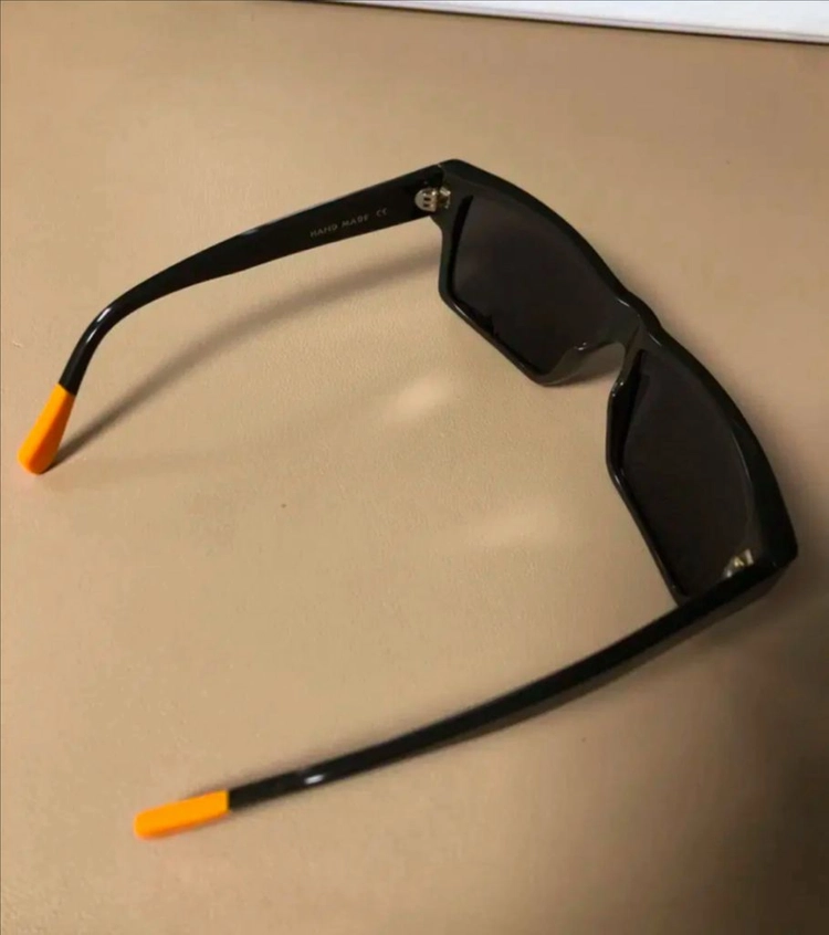여성 Triwa Shades 선글라스 이미지