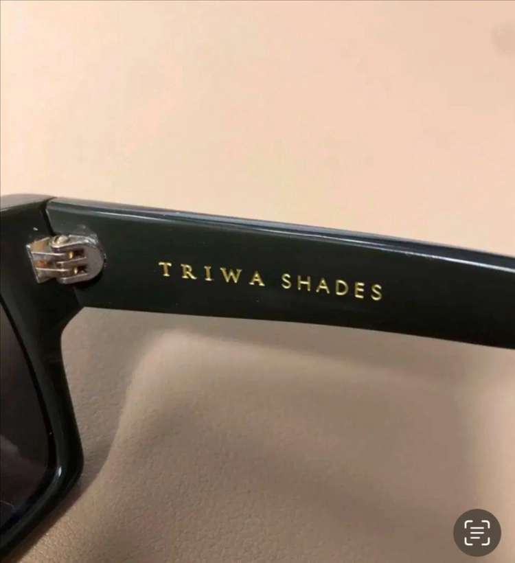여성 Triwa Shades 선글라스 이미지