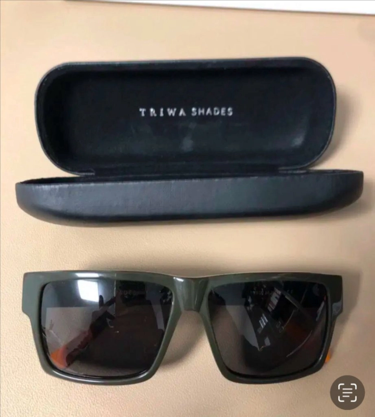 여성 Triwa Shades 선글라스 이미지