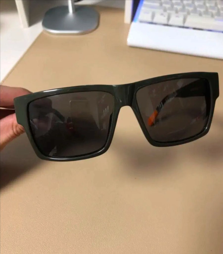 여성 Triwa Shades 선글라스 이미지