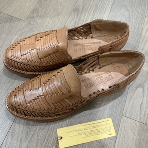 유케텐 알레한드로 내추럴 레더 우븐 샌들