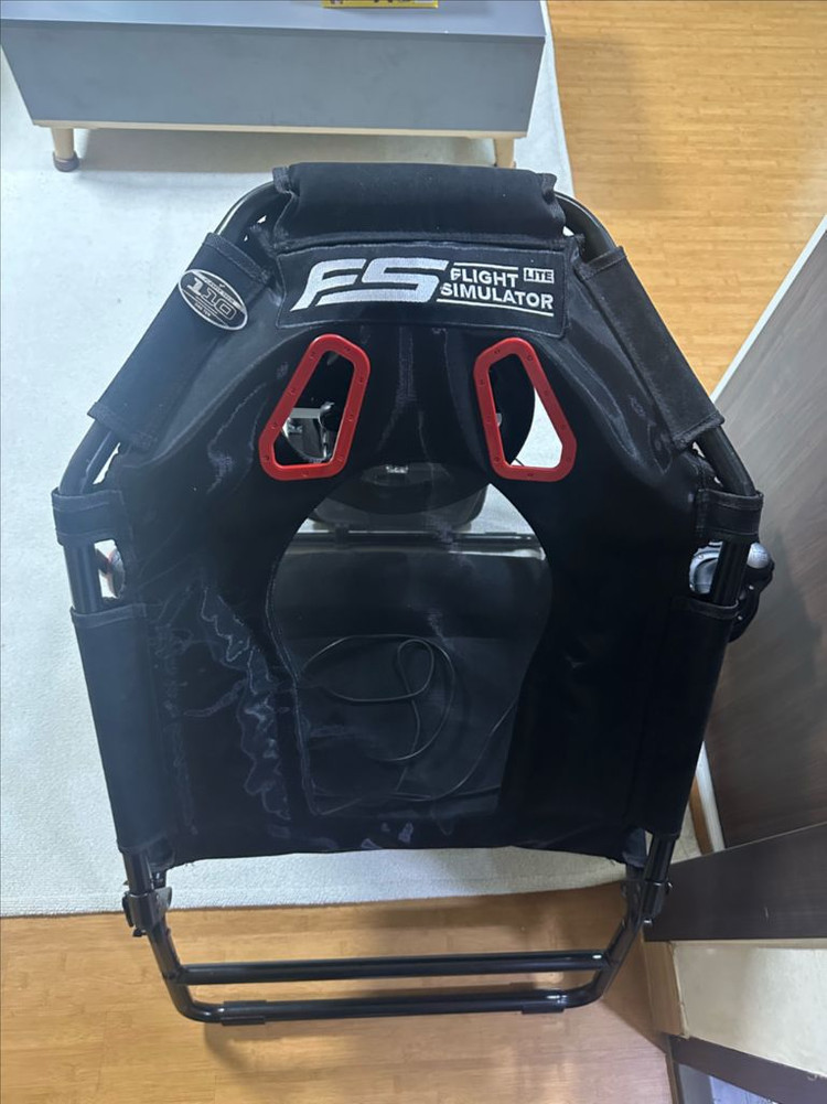 로지텍 G923 레이싱휠과 넥스트 레벨 레이싱 GT L--1