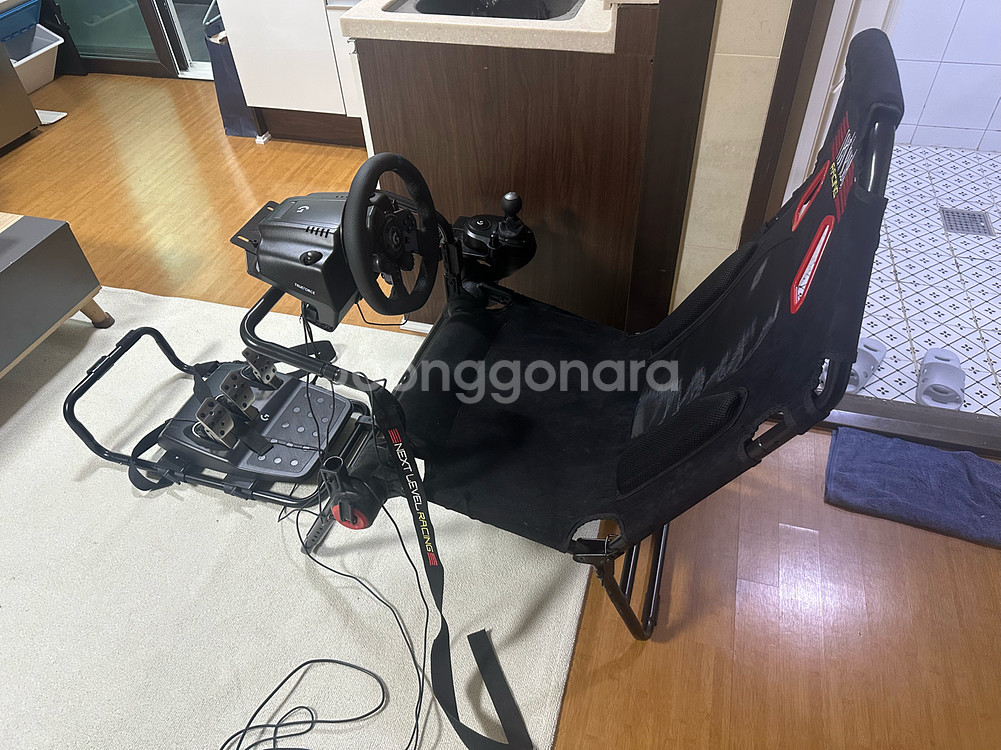 로지텍 G923 레이싱휠과 넥스트 레벨 레이싱 GT L--3