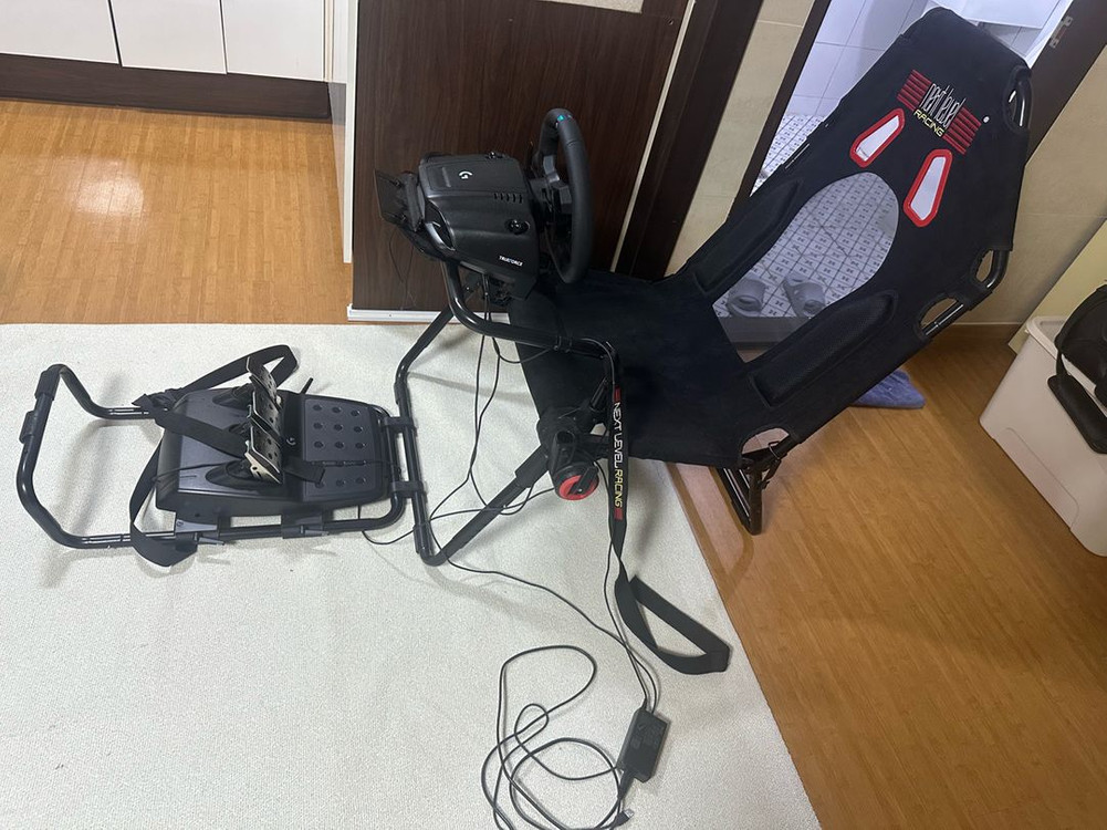 로지텍 G923 레이싱휠과 넥스트 레벨 레이싱 GT L--7