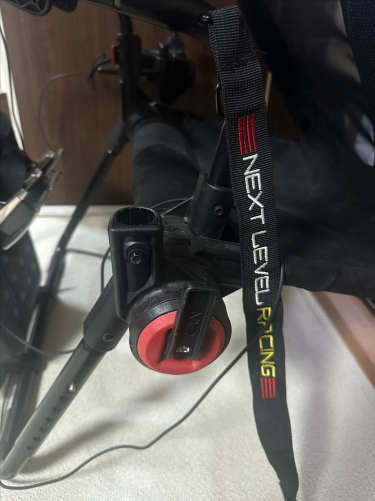 로지텍 G923 레이싱휠과 넥스트 레벨 레이싱 GT L--9