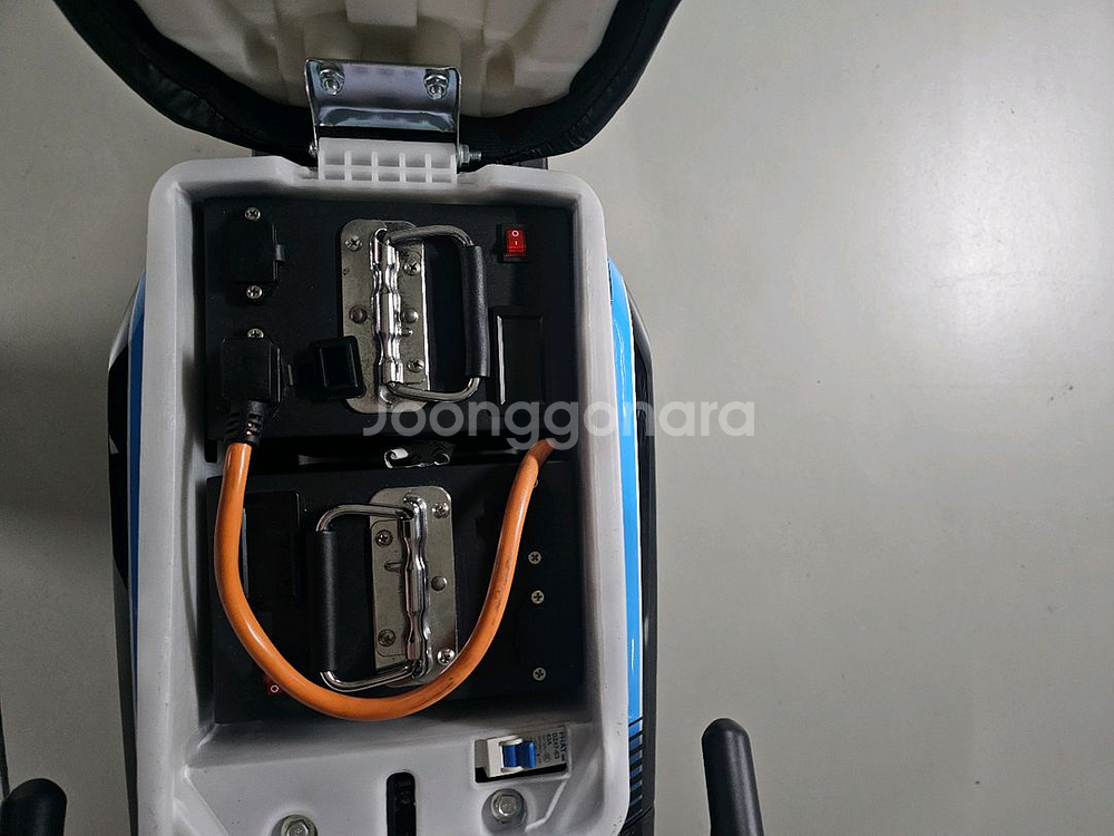 타우러스ES듀얼 60V 30암페아 배터리2개 팝니다.--8