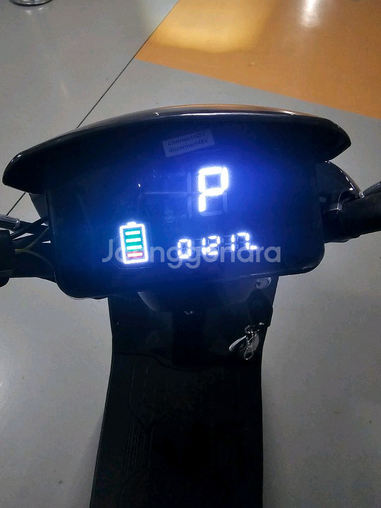 타우러스ES듀얼 60V 30암페아 배터리2개 팝니다.--9