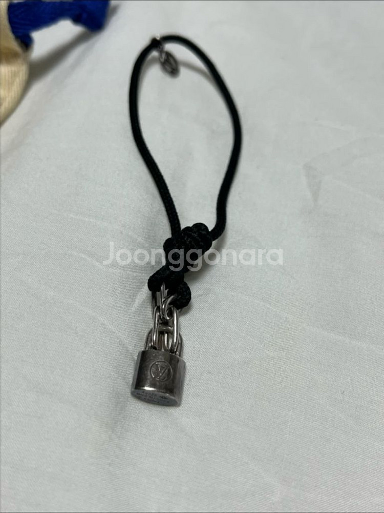 루이비통X유니세프 팔찌--4