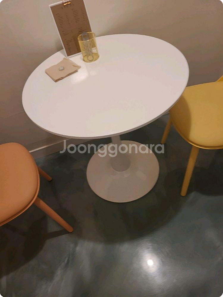 [최저가]원형 화이트 2인 4인 카페 식당 테이블 식탁--7