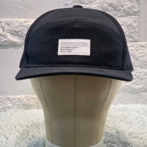 p8-2:언더컨트롤 블랙 로고 라벨 캡 (56-60)