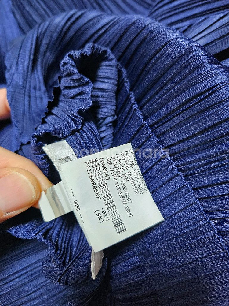 플리츠플리즈 트라이앵글 탑 네이비--2