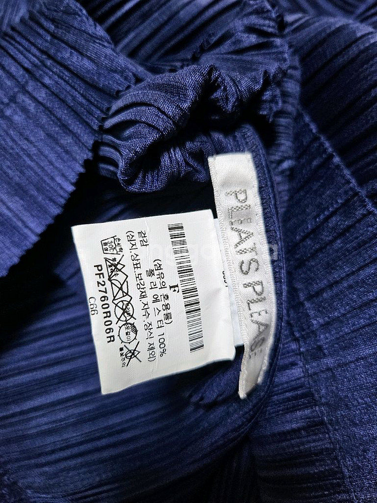 플리츠플리즈 트라이앵글 탑 네이비--3