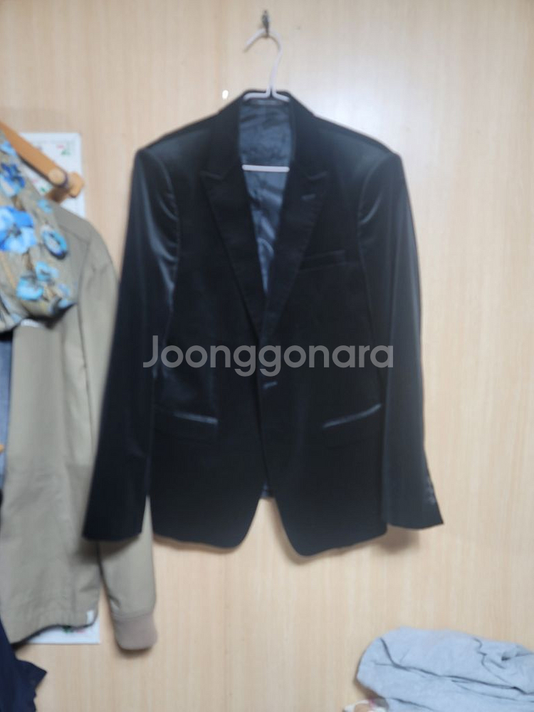 엠포리오아르마니 벨벳자켓 105--0