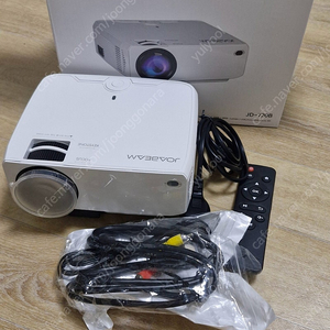 조아빔 빔프로젝터+전용삼각대 거의 새것