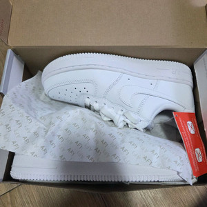 나이키 에어포스1 07 새제품 230