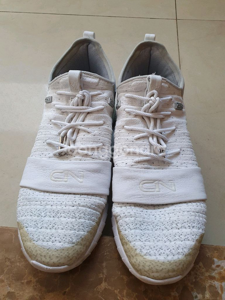 C1N 언더아머 트레이닝화 270 팝니다--1