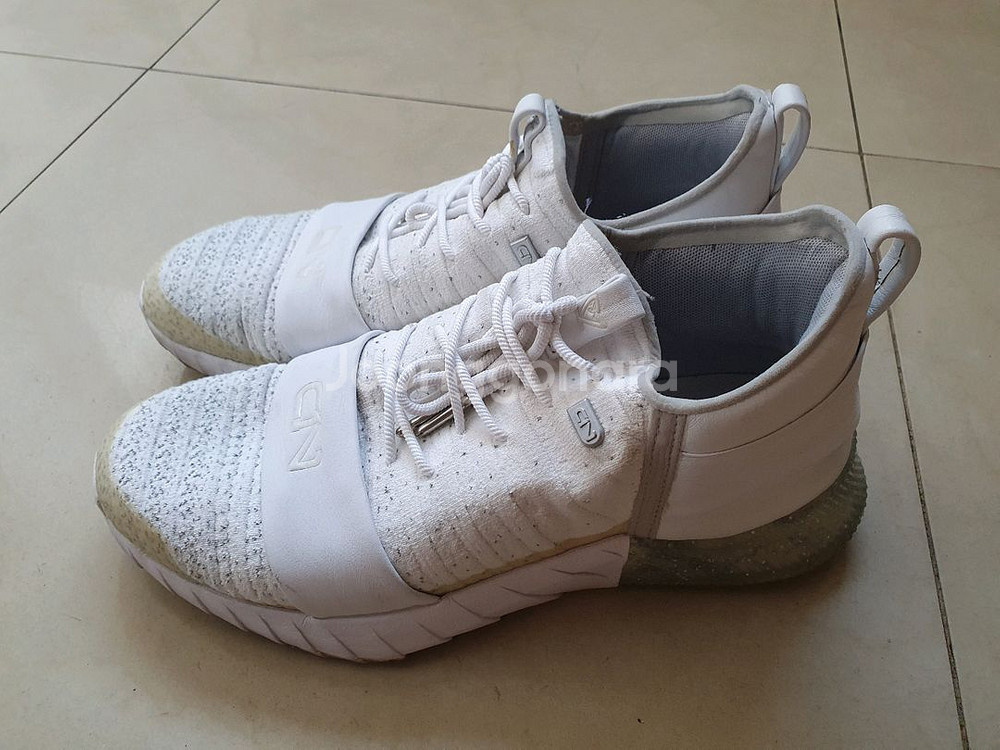 C1N 언더아머 트레이닝화 270 팝니다--0