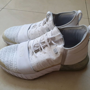 C1N 언더아머 트레이닝화 270 팝니다