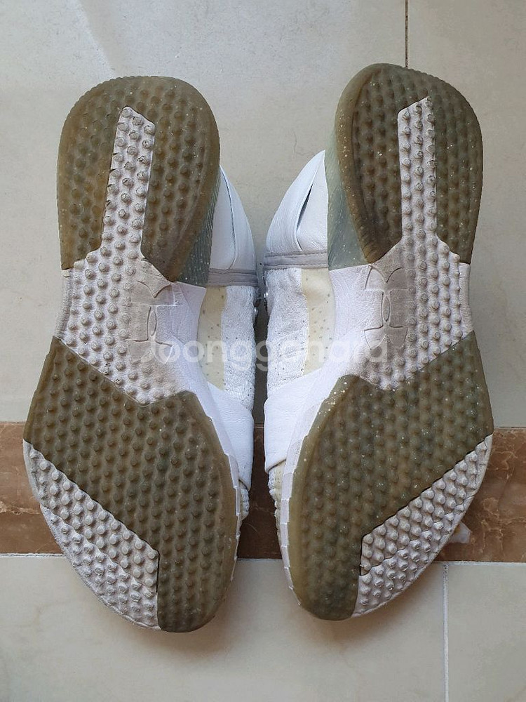 C1N 언더아머 트레이닝화 270 팝니다--4