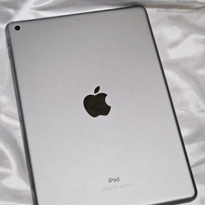 아이패드 6세대 32기가 wifi 단품 팝니다.