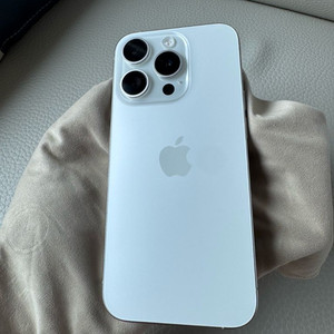 (교환가능)아이폰15 Pro 화이트 256GB 애케플O