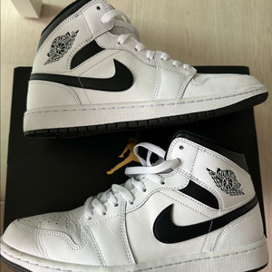 [275] 조던1 미드 화이트 블랙