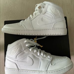 [285] 조던1 미드 트리플 화이트 2022