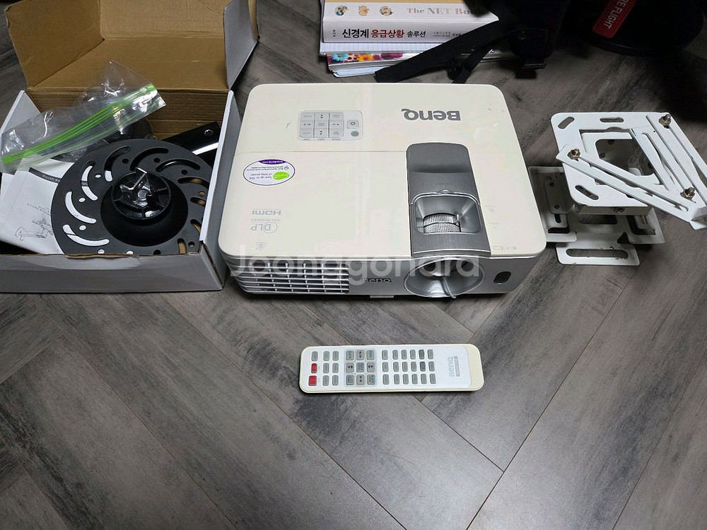 벤큐 w1070 fhd 빔프로젝터--1