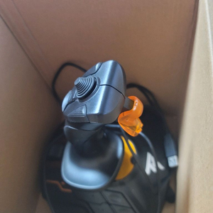 트러스트마스터 t16000m 팝니다