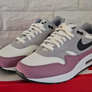 나이키 에어맥스1 ess 260 새상품