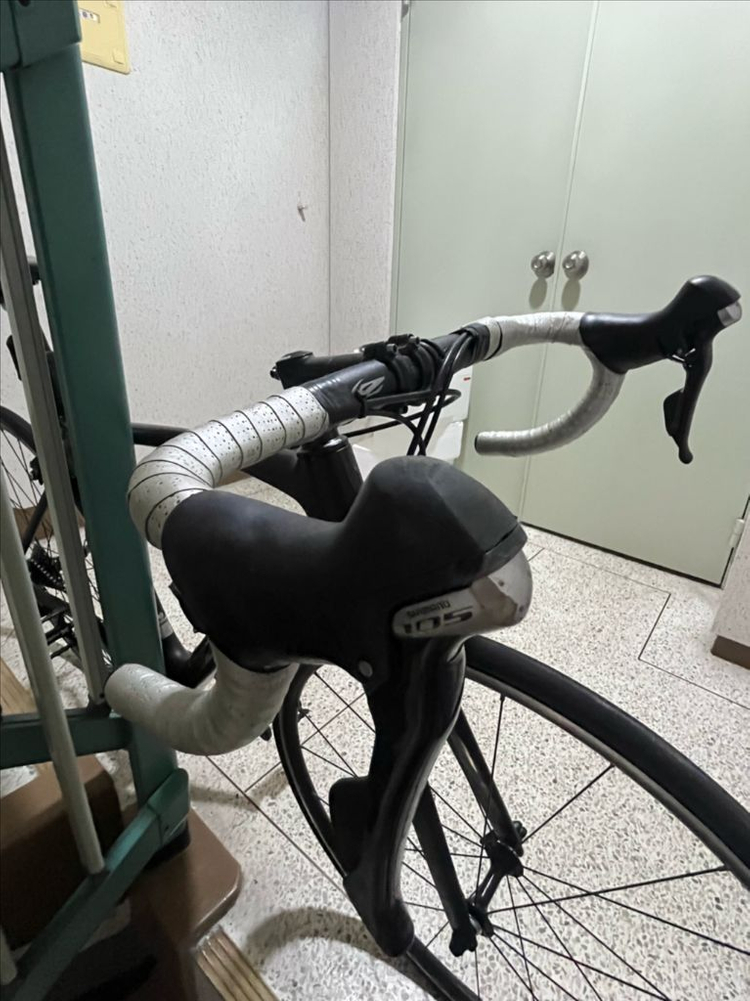 첼로 케인 풀카본 로드자전거 이미지