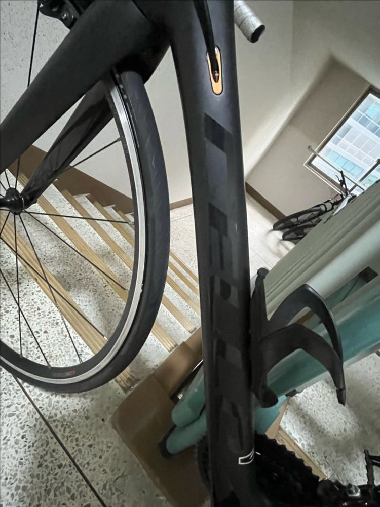 첼로 케인 풀카본 로드자전거 이미지