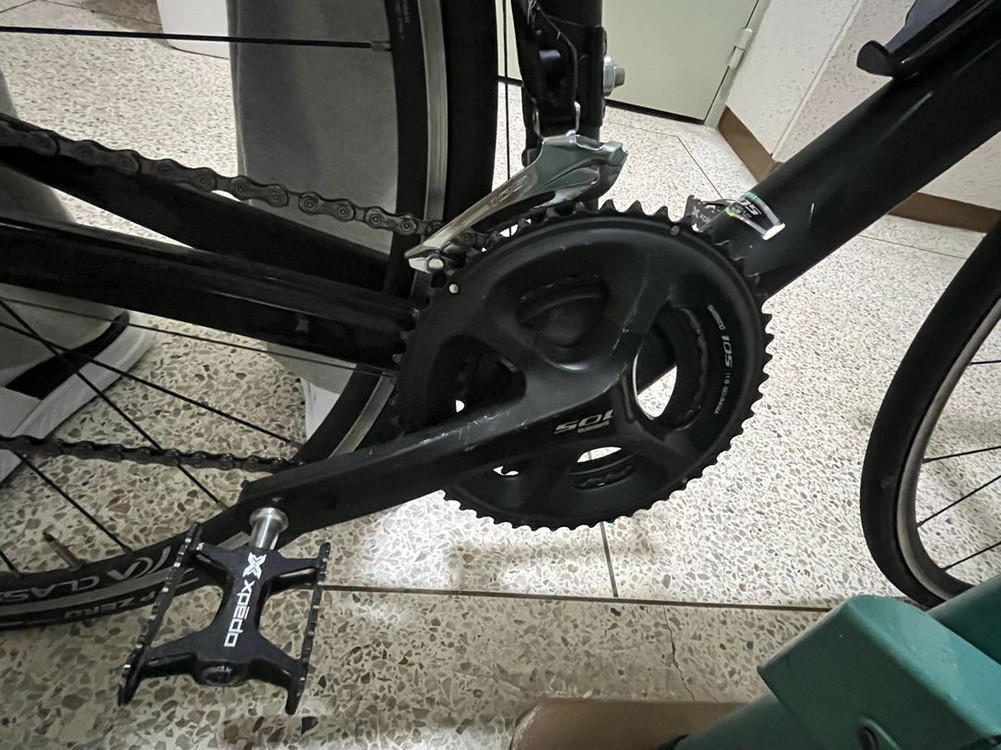 첼로 케인 풀카본 로드자전거 이미지