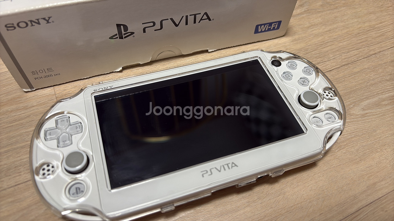 PS Vita 2세대 화이트 판매합니다.--0
